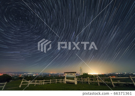 Star trail 66371361