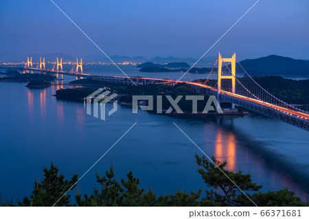 <Okayama Prefecture> Night view of the Seto Bridge, twilight <Okayama Prefecture> Night view of the Seto Bridge, twilight 66371681