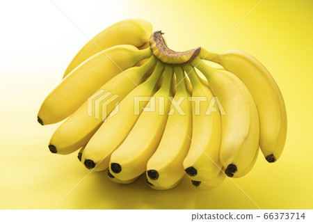 1 bunch of fresh bananas 66373714