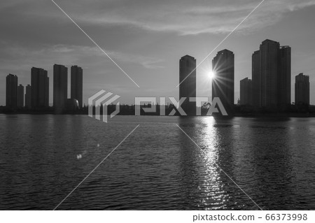Sunset bridge 66373998