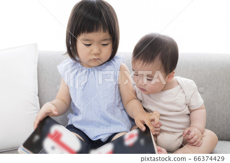 姐妹們讀圖畫書 姐妹們讀圖畫書 66374429
