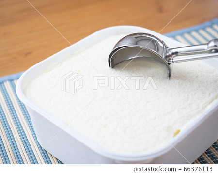 Scoop up vanilla ice cream Scoop up vanilla ice cream 66376113