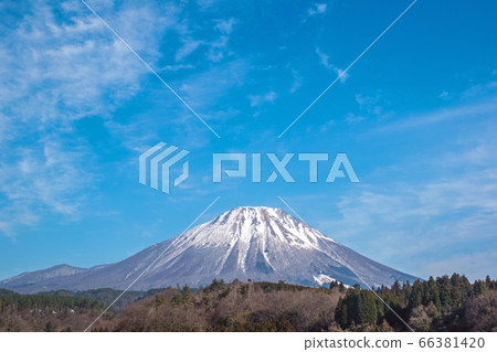 Oyama's snowy landscape 66381420