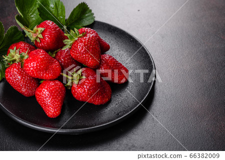 Beautiful juicy fresh strawberries 66382009