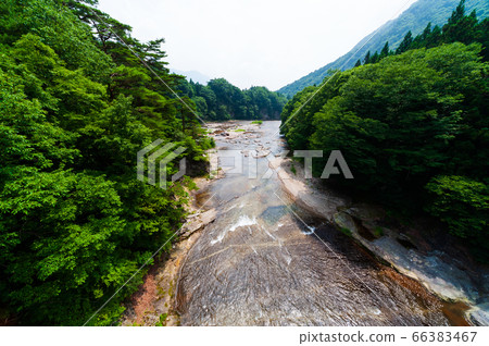 Fukiwari Waterfall in summer Fukiwari Waterfall in summer 66383467