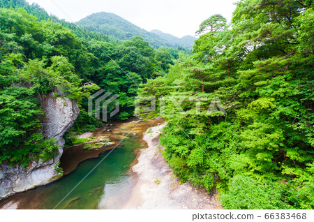 Fukiwari Waterfall in summer Fukiwari Waterfall in summer 66383468