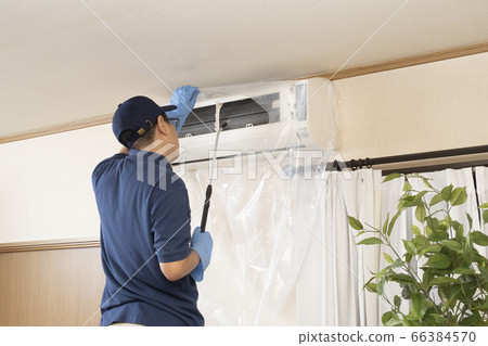 房屋清潔工人清潔空調 66384570