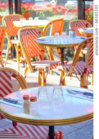 Cafe paris 66385105