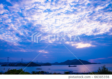 (瀨戶內島廣海道)黎明時分的鹿島海峽 (瀨戶內島廣海道)黎明時分的鹿島海峽 66385356