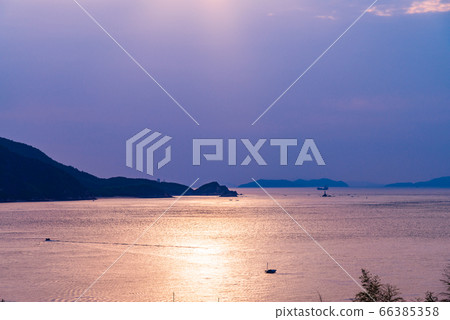 (瀨戶內島廣海道)黎明時分的鹿島海峽 (瀨戶內島廣海道)黎明時分的鹿島海峽 66385358