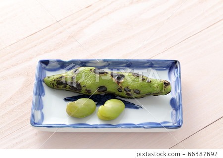 Grilled broad beans as a snack (Hatsuhime) Grilled broad beans as a snack (Hatsuhime) 66387692