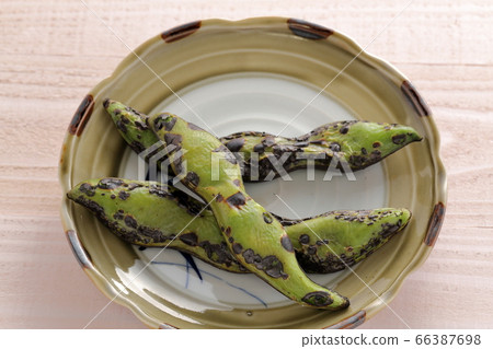 Grilled broad beans as a snack (Hatsuhime) Grilled broad beans as a snack (Hatsuhime) 66387698