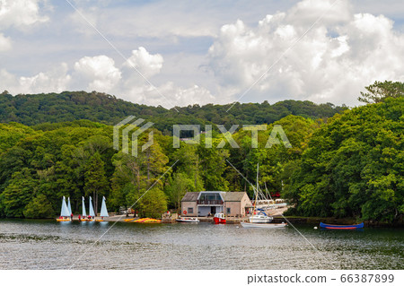 Beautiful nature landscape around Lake Windermere Beautiful nature landscape around Lake Windermere 66387899