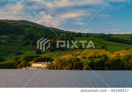 Beautiful sunset landscape around Lake Windermere Beautiful sunset landscape around Lake Windermere 66388017