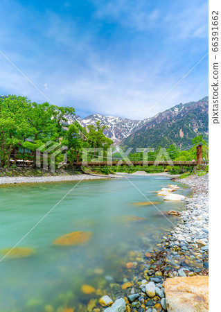 用慢速快門拍攝初夏的河童橋和上高地的景色[長野縣] 66391662