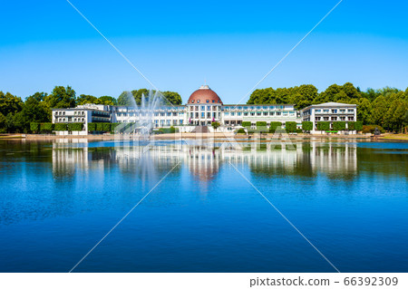 Hollersee lake in Burgerpark, Bremen 66392309