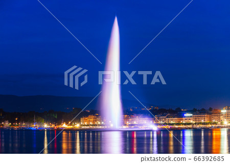 Water jet fountain in Geneva 66392685