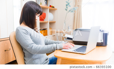 PC input female copy space 16:9 66393100