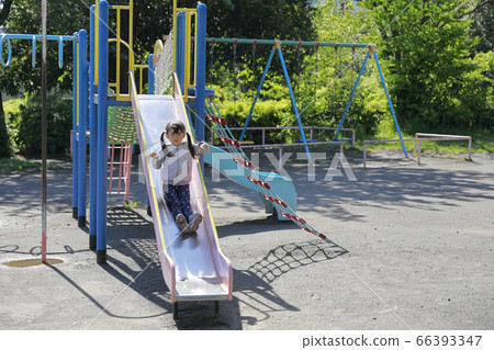 Infant playing on a slide (5 years old child) 66393347