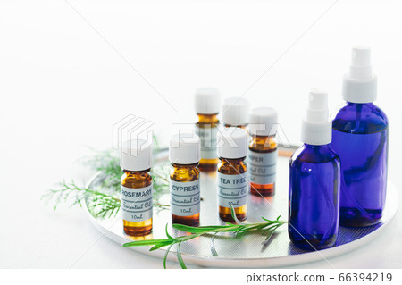 以海滴迷迭香為中心的香薰精油 66394219