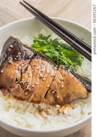 Yellowtail teriyaki rice bowl 66395267