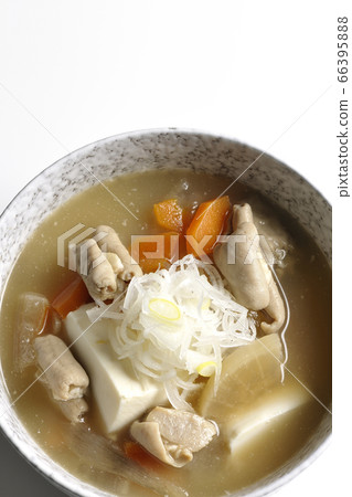 白蘿蔔,胡蘿蔔和豆腐燉味o味mis(白色背景) 白蘿蔔,胡蘿蔔和豆腐燉味o味mis(白色背景) 66395888