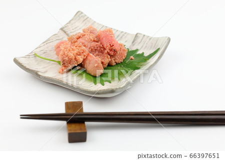 Broiled Tarako (Grilled Tarako) 66397651