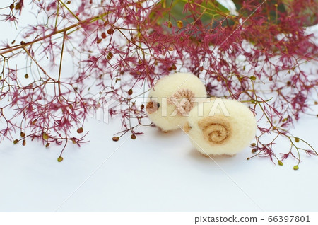 紫煙樹花紋和氈的羊 66397801