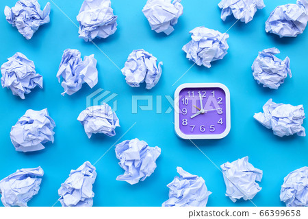 Square clock with white crumpled paper balls 66399658