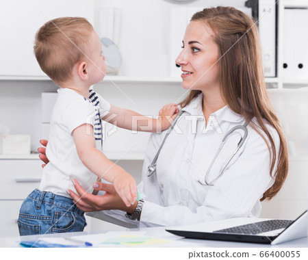Paediatrist woman is examining child Paediatrist woman is examining child 66400055