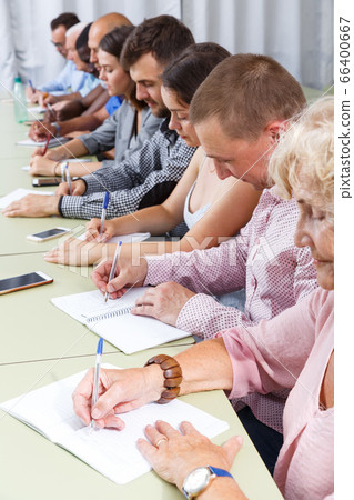 Group listening and writing during course Group listening and writing during course 66400667
