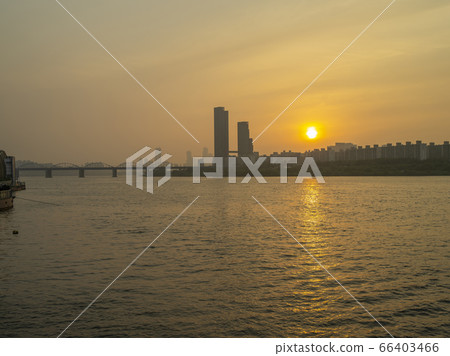 Sunset on the Han River Sunset on the Han River 66403466