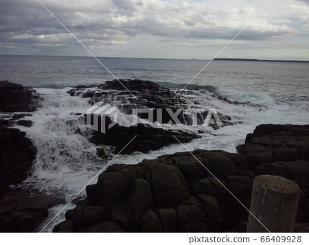 << Hokkaido >> Rocks and waves << Hokkaido >> Rocks and waves 66409928