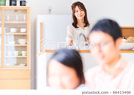 A family relaxing at home 66413496