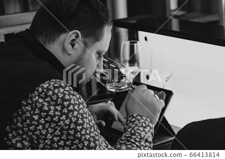 Sommelier, cavist. Training in school sommelier. Wine school. Wine tasting 66413814