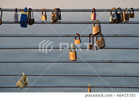 大分縣Saiki市鶴見崎的“幸福鐘”掛鎖 大分縣Saiki市鶴見崎的“幸福鐘”掛鎖 66415785