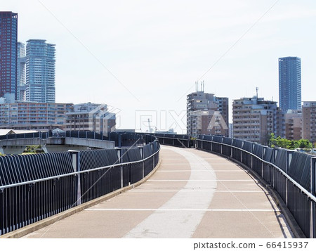 從福岡市東區的“鷹塚橋”取下的人造島的建築物街 66415937