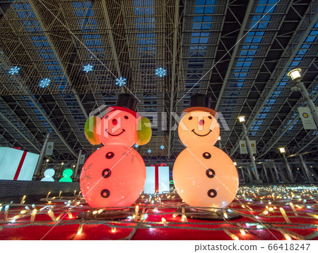 Plaza at the time of Osaka Station 66418247