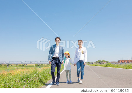 Parent and child walking on the bank 66419085