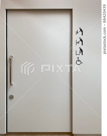 多功能廁所門和象形圖 66420439