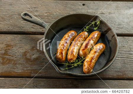 煎鍋美味早餐製成的戶外早餐 66420782