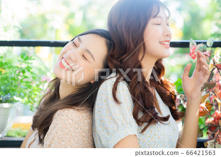 Women, couple, lifestyle 66421563