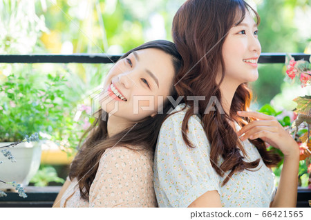 Women, couple, lifestyle 66421565