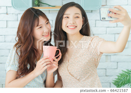 Women, couple, lifestyle 66421587