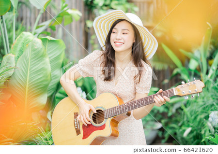 Woman, music, lifestyle 66421620