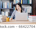 年輕人相當女性辦公室工作者遠程工作備忘錄人材料 66422704
