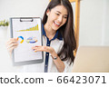 美麗的女人女性上班族微笑辦公室業務場景人素材 66423071