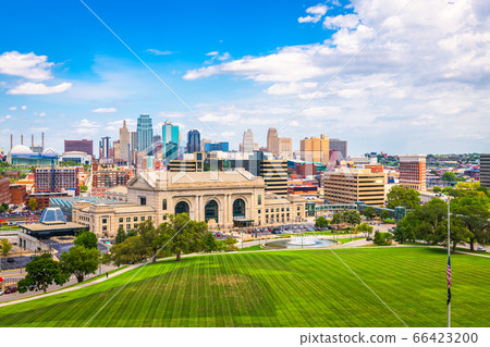 Kansas City, Missouri, USA Skyline with Union 66423200
