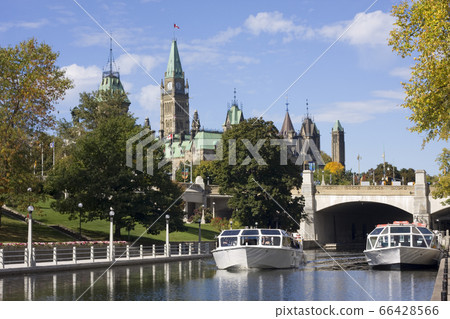 Rideau Canal in autumn, Ottawa Rideau Canal in autumn, Ottawa 66428566