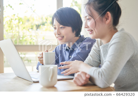 Young couple looking at a personal computer 66429320
